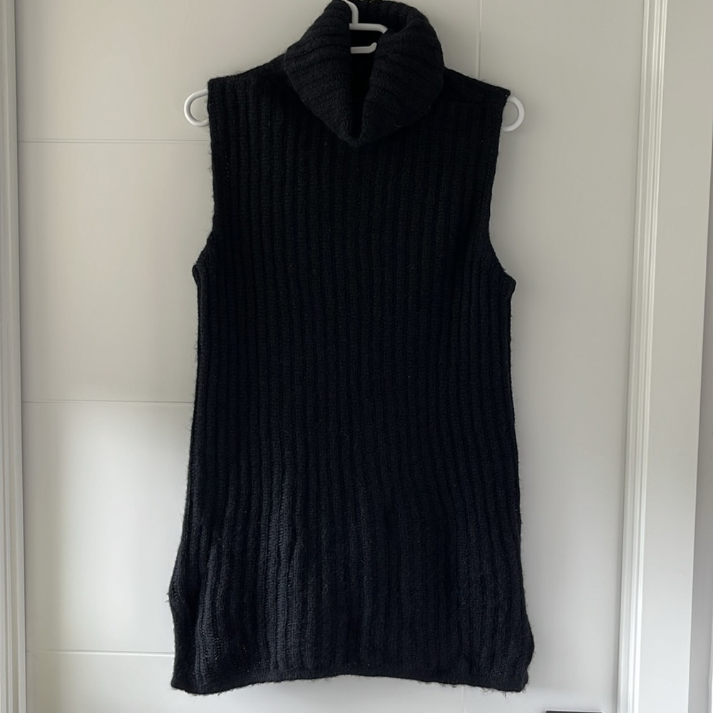 Theory Black Sleeveless tunic sweater